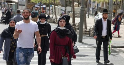 La Nación / Israelíes, aliviados, salen a la calle sin mascarilla anticovid