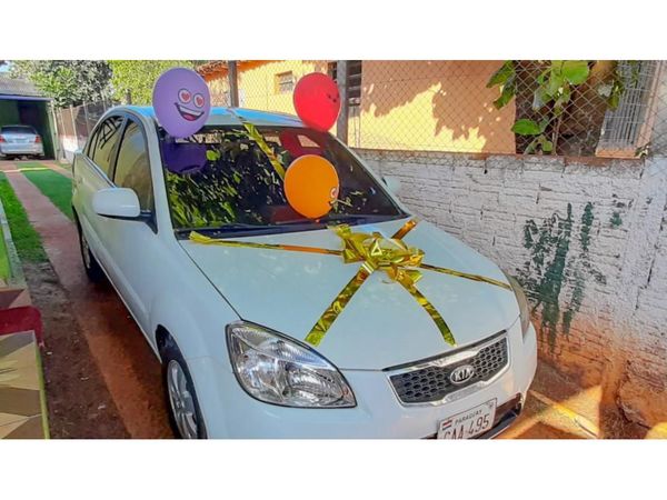 Hernandarias: Familia sorteó auto para pagar deuda en UTI por Covid