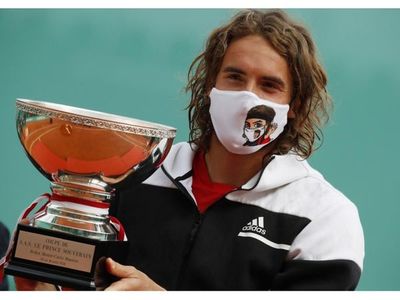 Tsitsipas alza su primer Masters 1000
