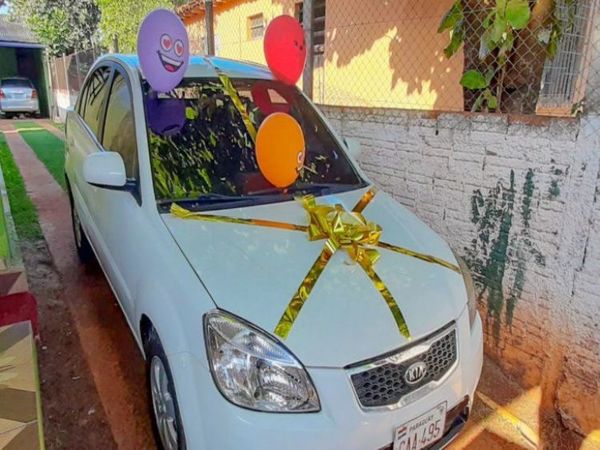 Hernandarias: Familia sorteó auto para pagar deuda en UTI por Covid