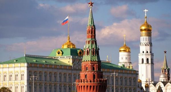 Kremlin contrataca la postura de Praga y expulsa a veinte diplomáticos checos de Moscú