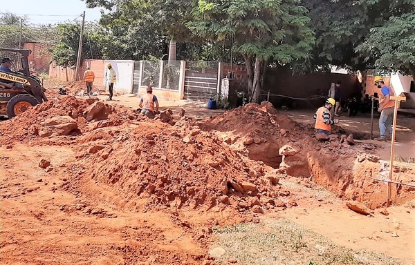 Obras de alcantarillado benefician a familias vulnerables de Horqueta con baños modernos gratuitos - La Mira Digital