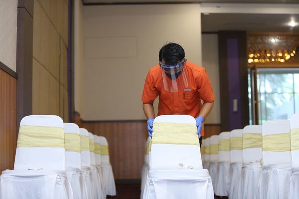 Empresarios de eventos negociarán hoy con el Gobierno sobre posibilidad de retroceso parcial - Nacionales - ABC Color
