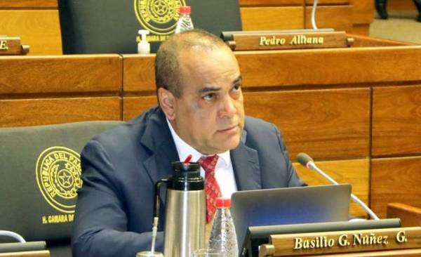 Diputado plantea traslado de pacientes al exterior para descongestionar sistema sanitario