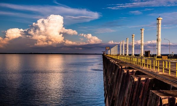 Caudales afluentes al embalse de Itaipu siguen por debajo de niveles históricos