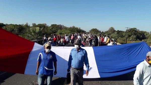 Indígenas realizan cierre de ruta exigiendo reubicación | OnLivePy