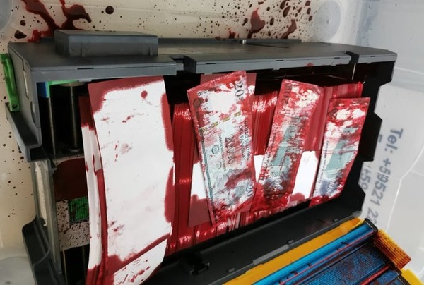 Con la detonación real de un cajero automático, presentan nuevo sistema de entintado de billetes.