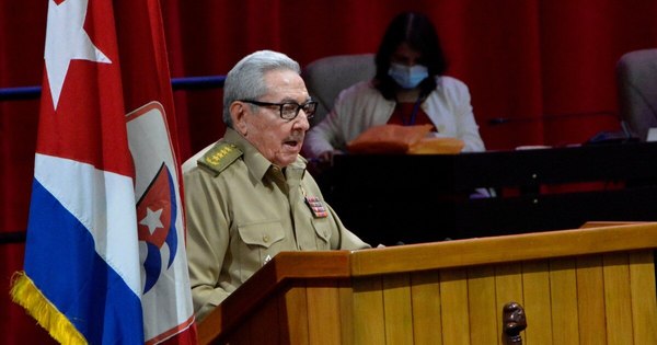 La Nación / Raúl Castro se va, pero Cuba seguirá la misma línea política