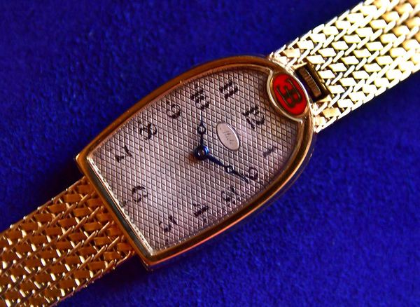 ¿Por qué el reloj de oro de Bugatti vale tanto?