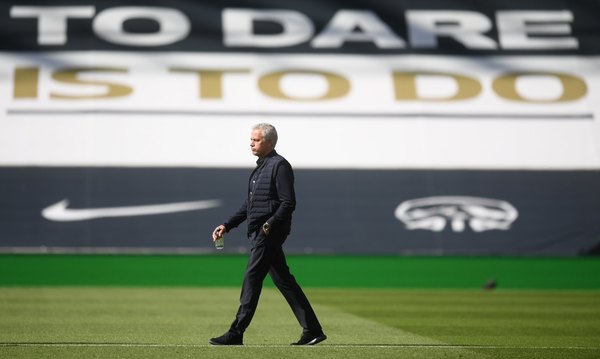 José Mourinho, destituido como entrenador del Tottenham