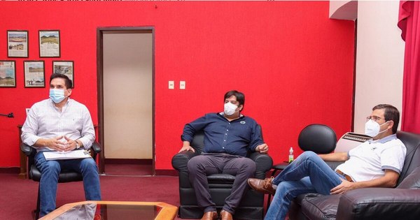 La Nación / Baruja reprograma G. 700 millones y adquirirá ambulancia de alta complejidad