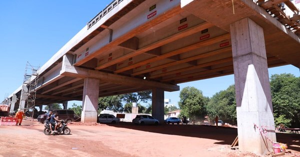 La Nación / Culmina izamiento de vigas en el viaducto más grande del Corredor Vial Botánico