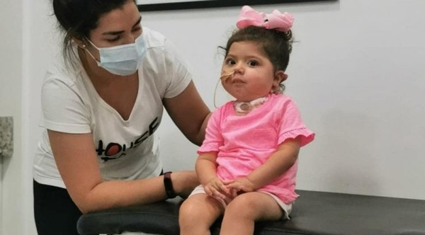 EL RÁPIDO AVANCE DE LA PEQUEÑA BIANCA: “DICE MAMÁ, PAPÁ Y YA SE PARA”