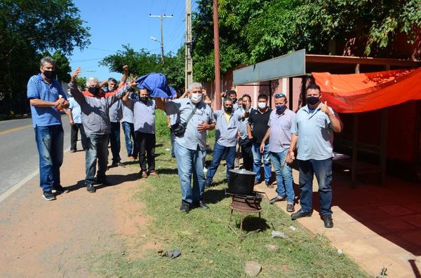 Choferes de la empresa de transporte “Mcal. López” denuncian falta de pago y cuestionan criminal regulada - Nacionales - ABC Color