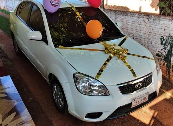 Familia que sorteó auto para pagar deuda de un pariente en UTI confirma que ya salió del hospital | Ñanduti