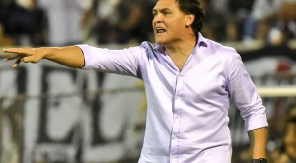 A la salida de Landaida, River recontrata a Celso Ayala