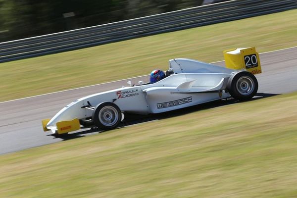 Campeones de karting harán testeos en Fórmula 4 - Automovilismo - ABC Color