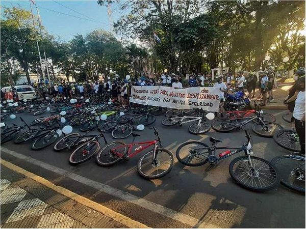 Ciclistas pedalearon en repudio a muerte de ciclista en Guairá