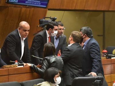 Hay desconfianza sobre decisión de colorados sobre fondos binacionales
