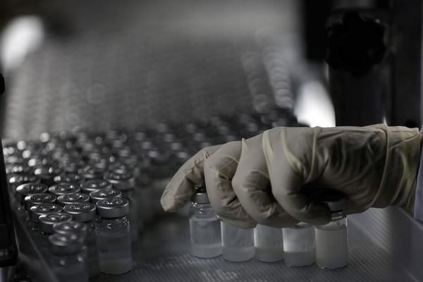 Las farmacéuticas incumplieron el compromiso de producción de vacunas, según un informe - Mundo - ABC Color