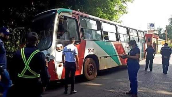 Usuarios de buses de CDE sufren por incumplimiento de los empresarios - La Clave