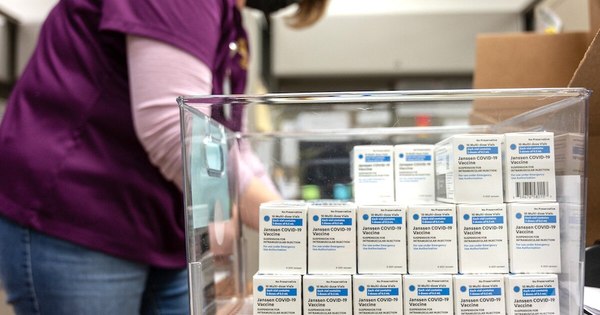 La Nación / Detienen producción de vacunas anti-COVID J&J en planta de EEUU