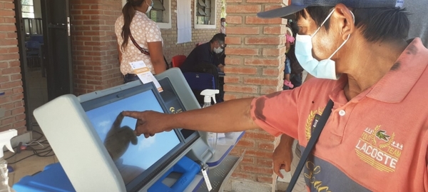 Desarrolan capacitación sobre uso de máquina de votación y documentación a pueblos originarios | .::Agencia IP::.