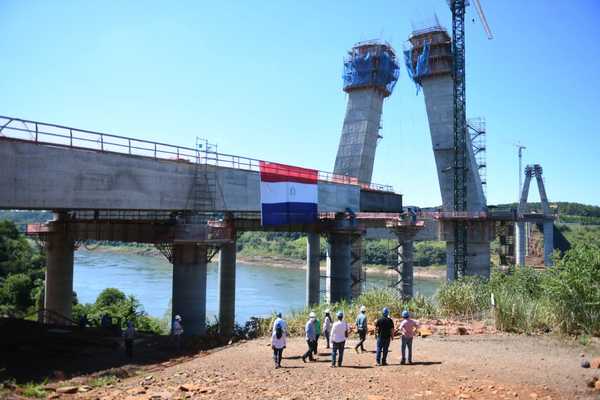 Comenzó empuje de penúltimo tramo del tablero en el lado paraguayo del Puente de la Integración