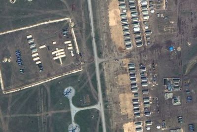 Imágenes satelitales revelaron que el despliegue militar ruso en la frontera con Ucrania es mayor al que se creía