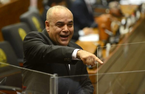 Bachi pide anular concursos y dar cargos por “herencia” - Noticiero Paraguay