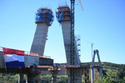 Comenzó empuje de penúltimo tramo del tablero en lado paraguayo del Puente de la Integración | OnLivePy