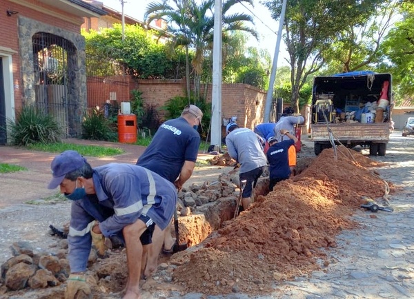 Essap trabaja para mejorar el servicio de agua potable en el barrio Mburicaó | .::Agencia IP::.