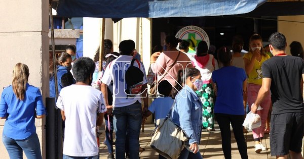La Nación / Una familia perdió a casi todos sus miembros por COVID-19, lamenta directora de Redes y Servicios