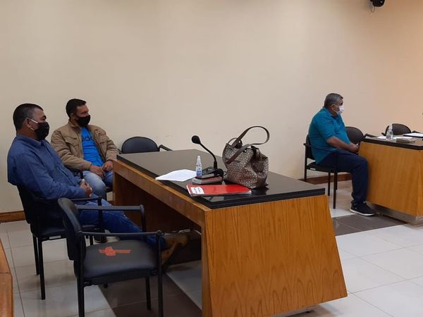 Policía y exempleados de estancia enfrentan juicio oral por abigeato y reducción - Nacionales - ABC Color