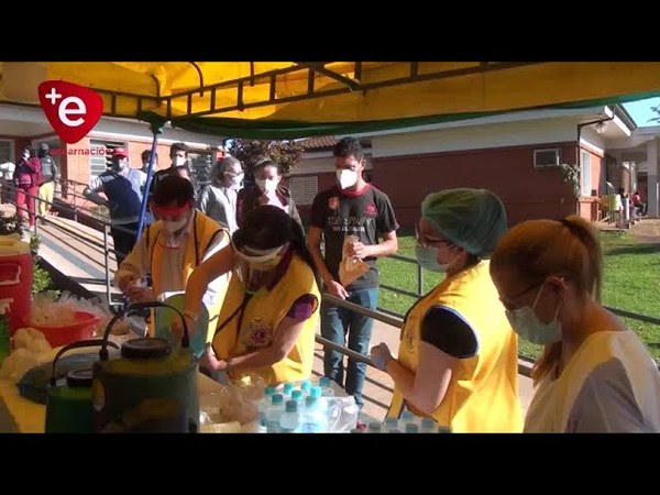 LLEVAN DESAYUNO A FAMILIARES DE PACIENTES INTERNADOS POR COVID-19