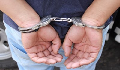 Crónica / Le cacharon en seco "robando facha"