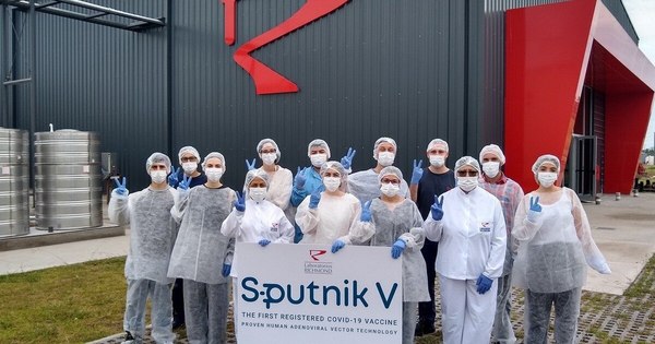 La Nación / Argentina fabricó 21.000 dosis de Sputnik V