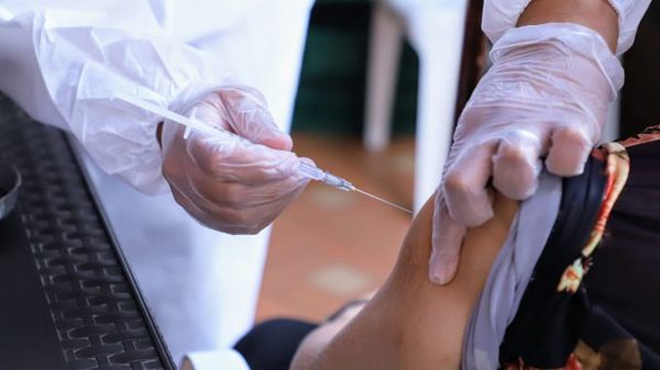 Descartan que fallecimiento de abuelita haya tenido que ver con aplicación de la vacuna anti-Covid | Ñanduti