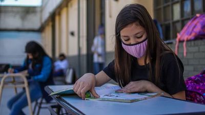 Revista científica italiana advierte que clases presenciales incrementan casos de Covid