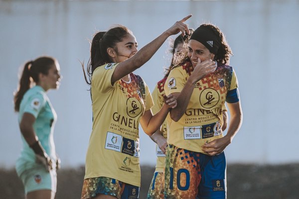 Cristina Recalde y Daysy Bareiro se lucen en España