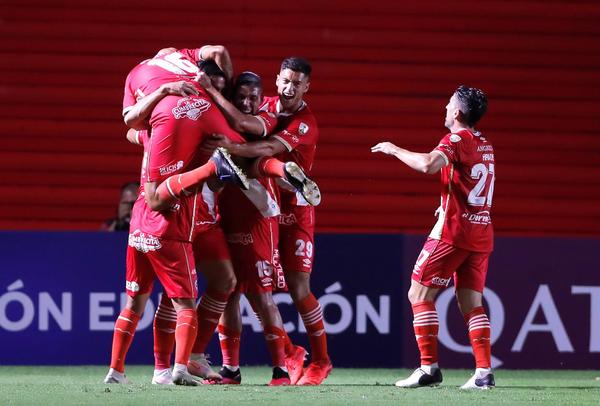 Gabriel Ávalos encamina la vuelta triunfal de Argentinos en Copa Libertadores
