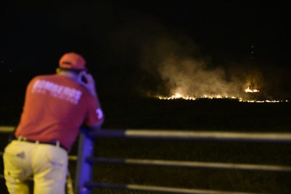 Otra vez resurgen las quemazones en zona de Costanera - Nacionales - ABC Color