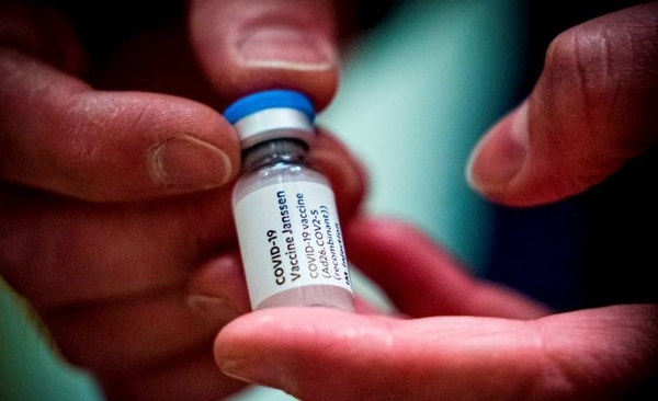 Diario HOY | Johnson & Johnson reanuda envío de su vacuna a Europa tras el aval de la EMA