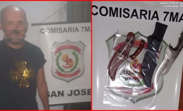 Amenazó a su familia y vecinos con dos armas blancas