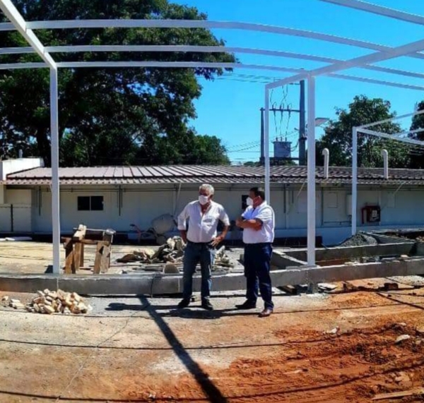 Verifican avances de obras de pabellón de contingencia en Hospital Distrital de Lambaré | .::Agencia IP::.