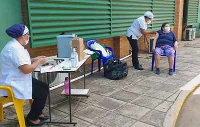 Sector privado cuestiona mala gestión con las vacunas y lenta aplicación - Nacionales - ABC Color