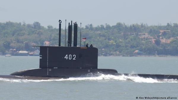 Se perdió un submarino con 53 militares a bordo - El Trueno