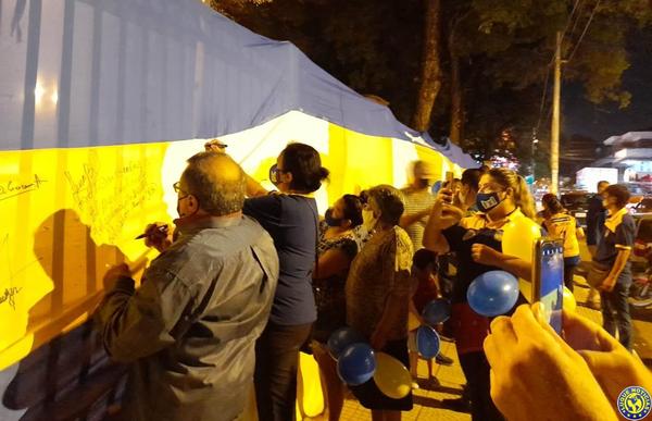 Bandera gigante es sensación en la República •