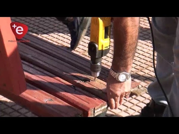 PROSIGUE LA REPARACIÓN DE BANCOS EN LA AVDA. COSTANERA DE ENCARNACIÓN