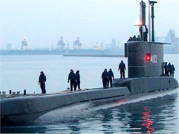 Indonesia busca un submarino desaparecido con 53 tripulantes